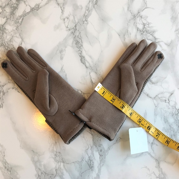 NWT! Brown Plaid Gloves w/ Bow - Picture 3 of 3